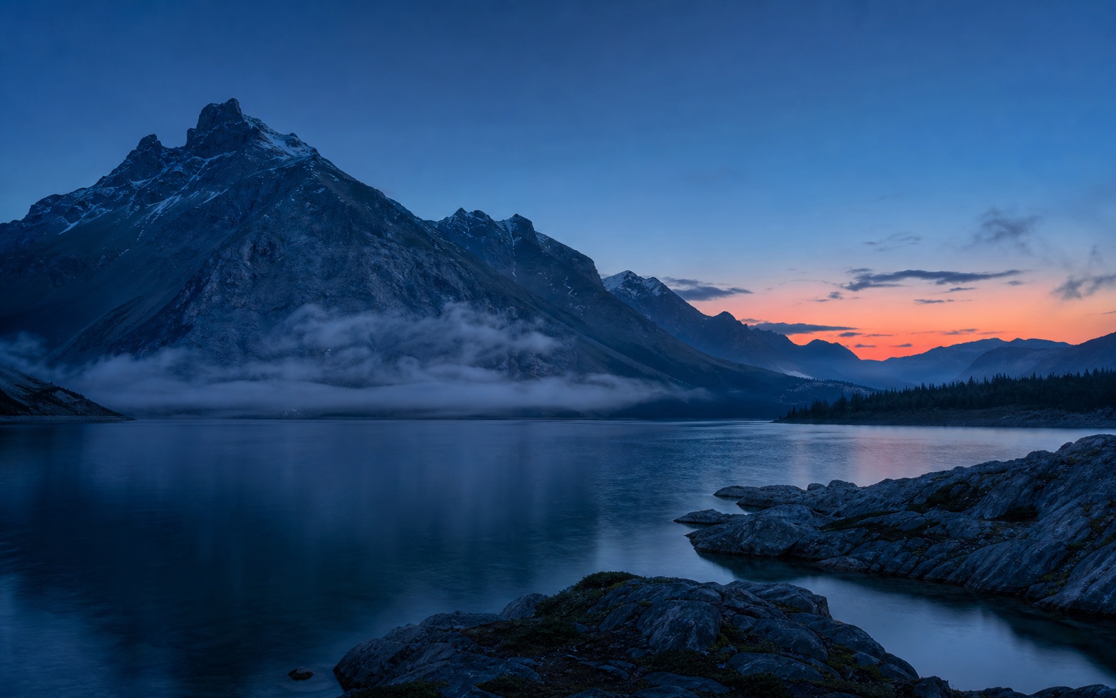 Alpine lake sample waiting for the Web SDK render